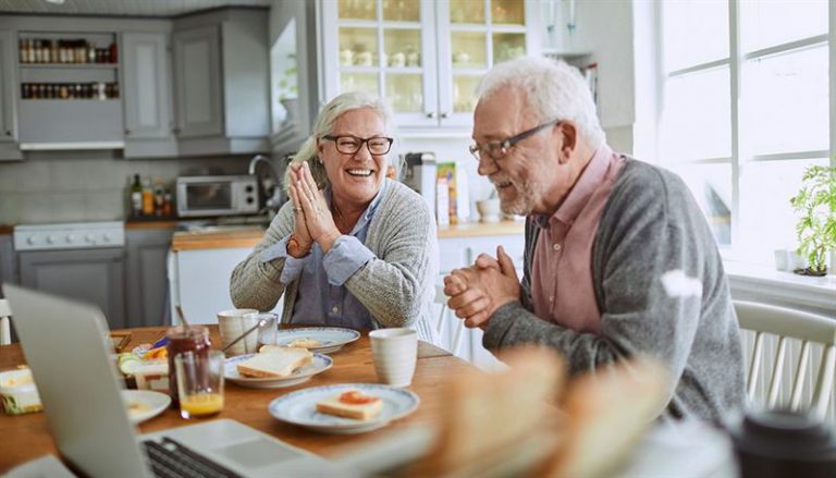 Yhteisöllistä asumista ja palveluja lähellä kotia Yhteisöllistä asumista ja palveluja lähellä kotia